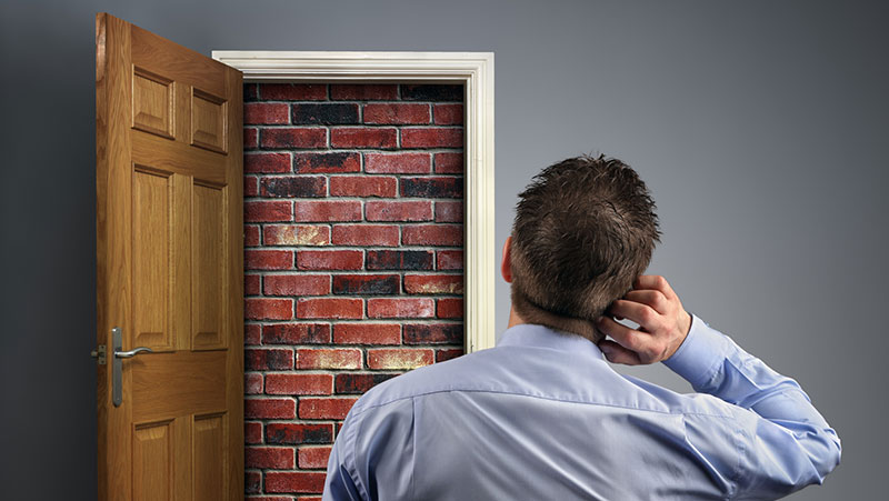 les risques de la construction clé sur porte